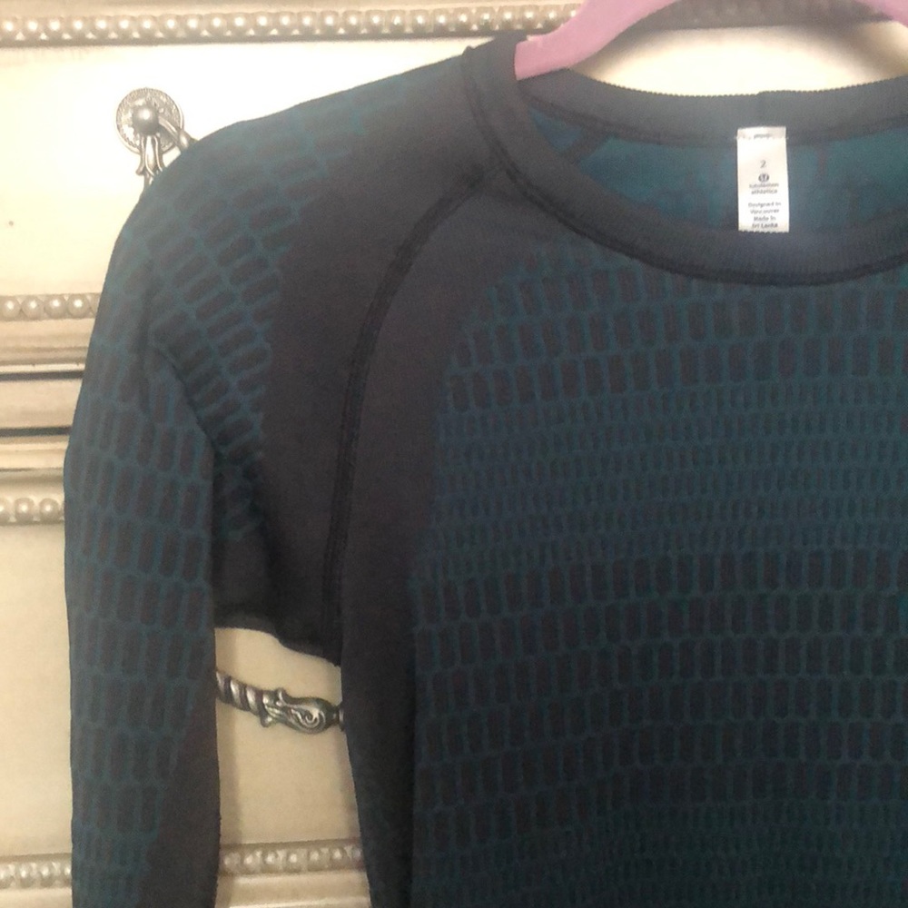 Lululemon top - Picture 2 of 4
